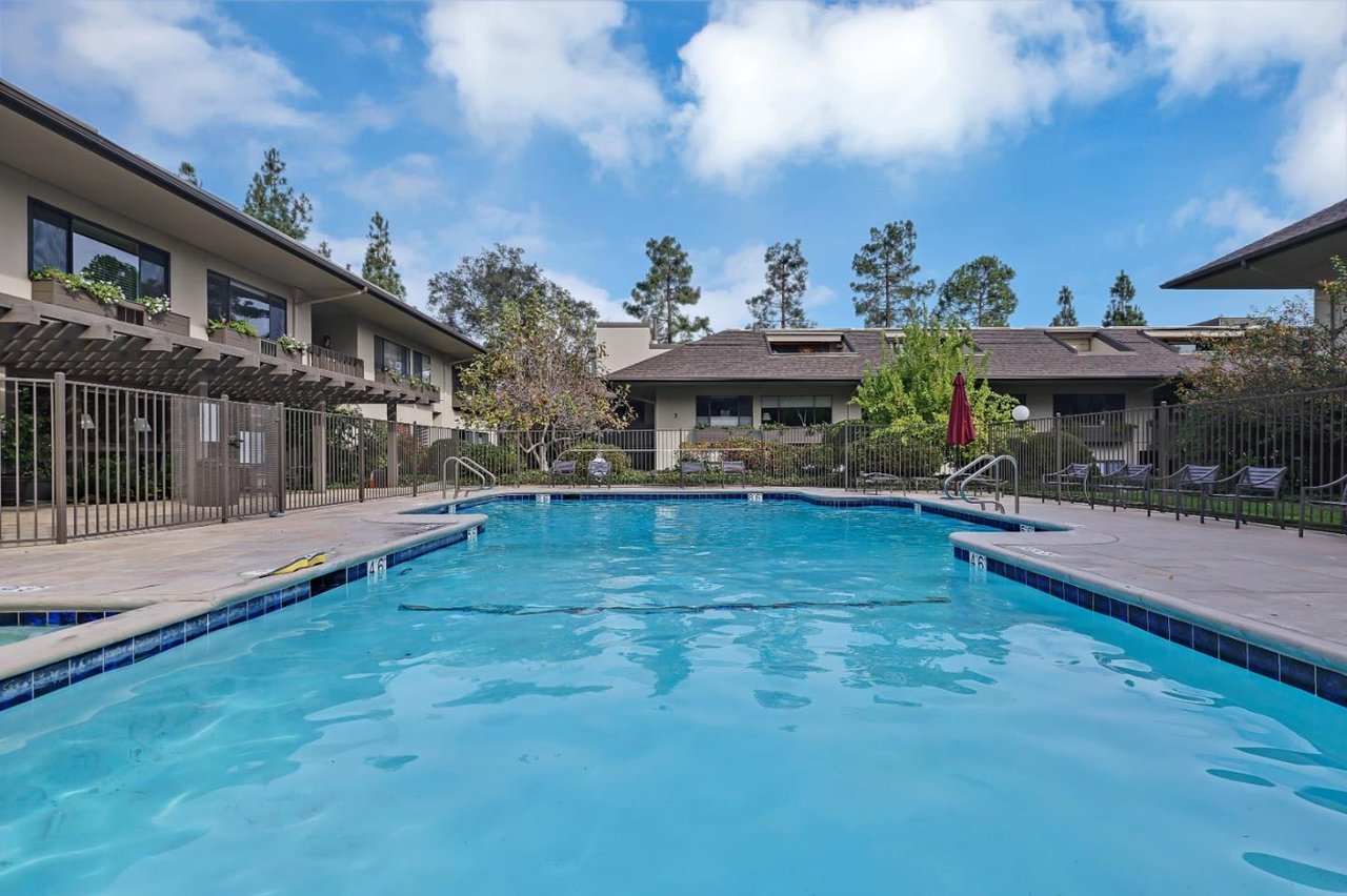 2140 Santa Cruz Ave #D108 