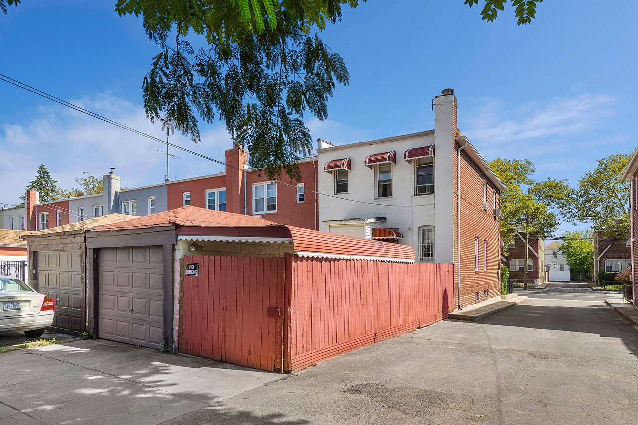 1214 Troy Avenue