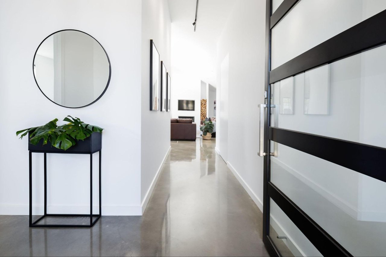 How to Decorate Your Front Entryway in Your Orlando Home