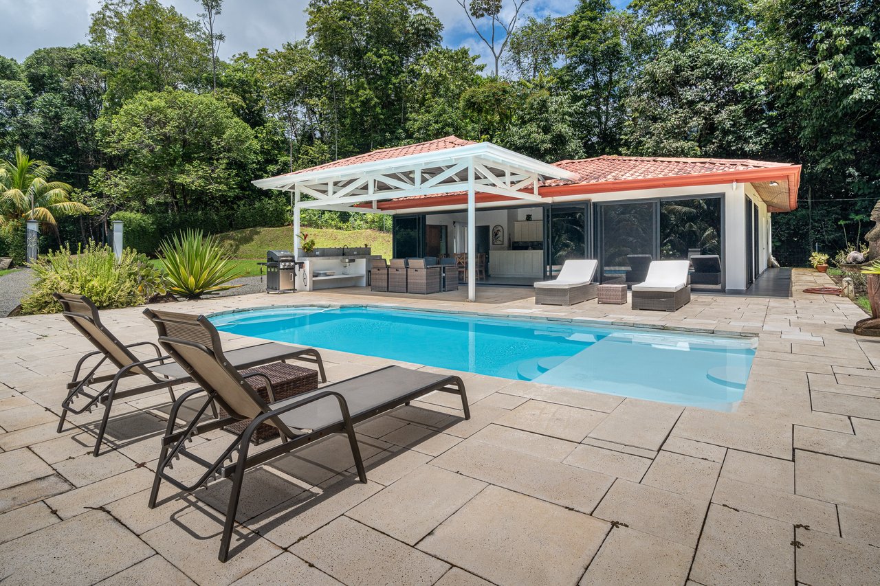 Excellent 3BR in Popular Neighborhood, Quiet, Private, Strong Rental Income