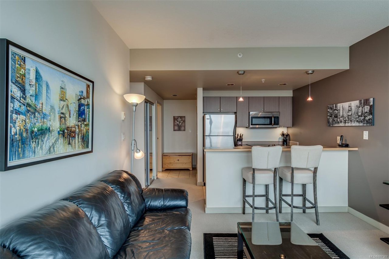 908-732 Cormorant St