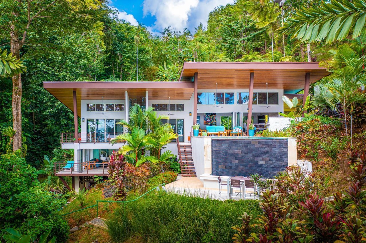 4 Bedroom Tropical Luxury Home, With Outstanding Ocean And Mountain Views