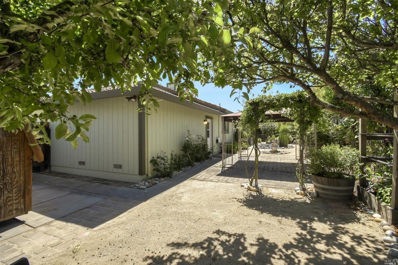 1719 Rainier Ave