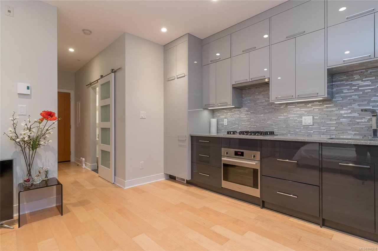 N302-1105 Pandora Ave