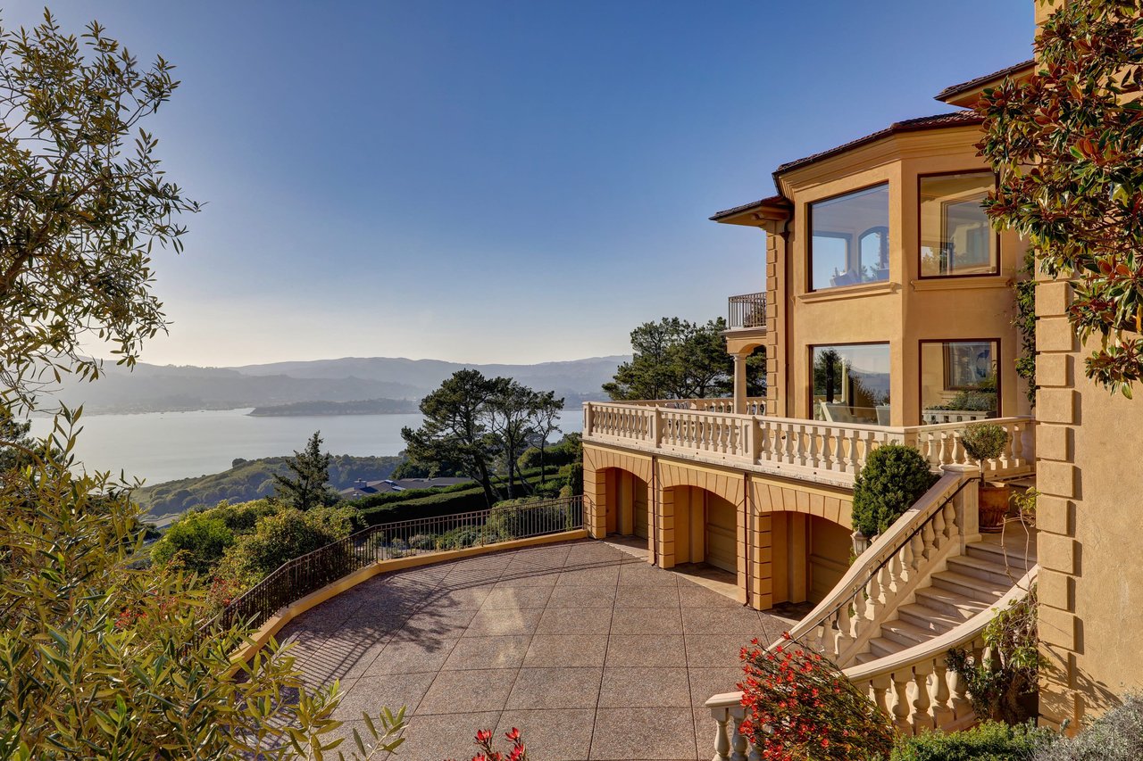 Extraordinary Tiburon Sanctuary