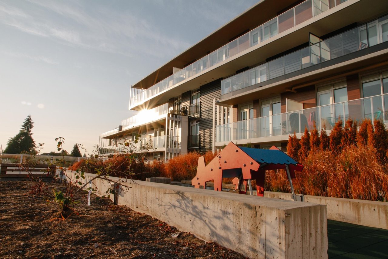 212-528 W King Edward Ave
