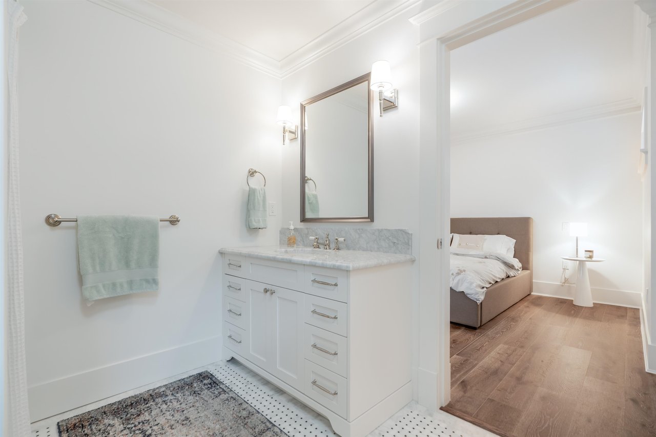 3176 Burrard St