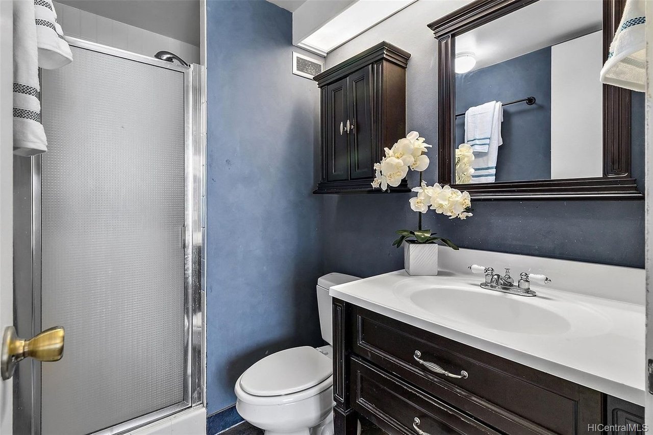 225 Queen St, #6A