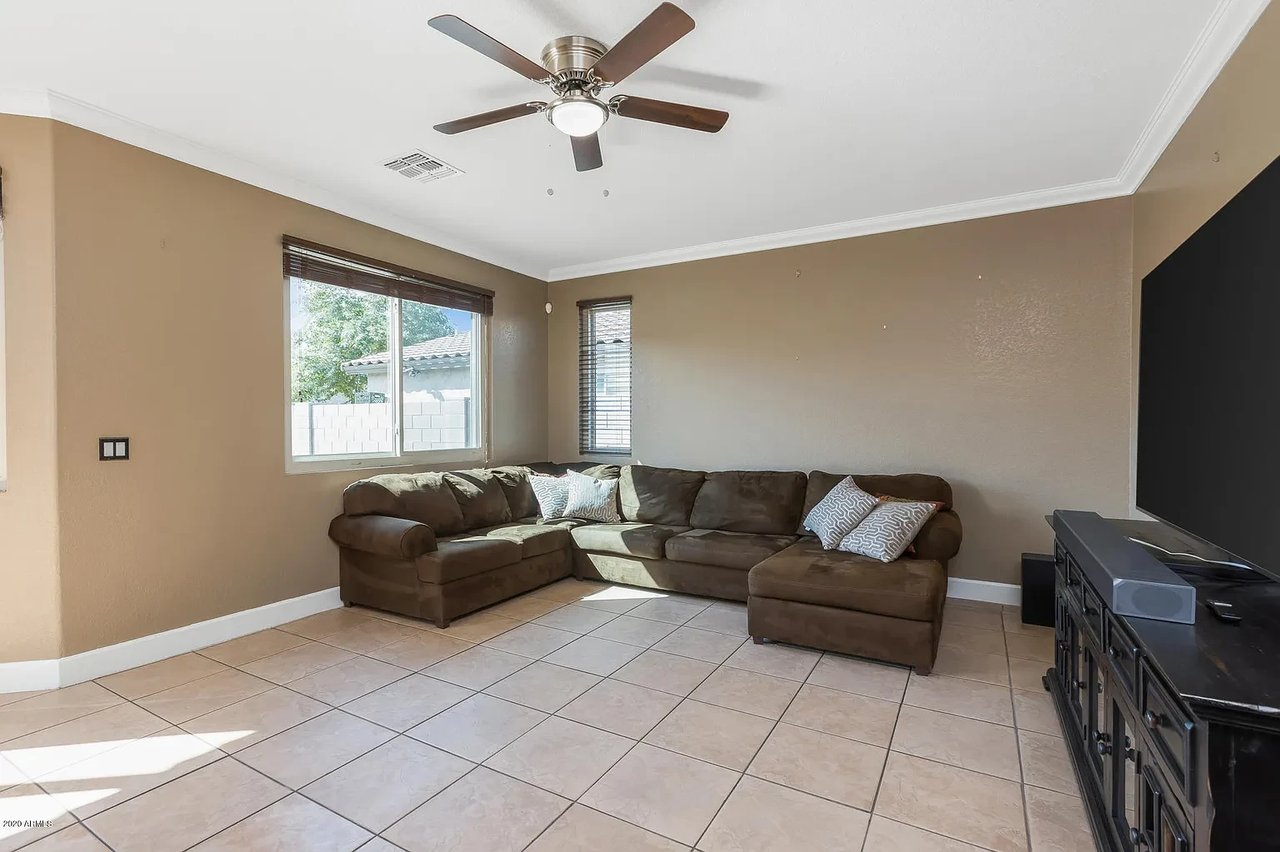 905 W Roeser Rd
