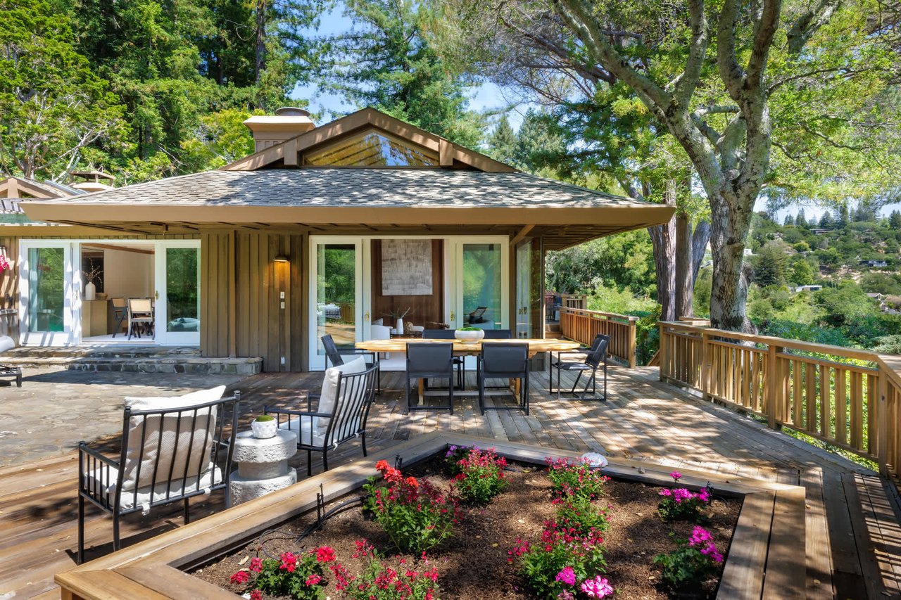 Kent Woodlands Mid Century Retreat