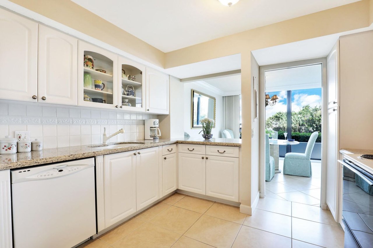 122 Lakeshore Drive #2320