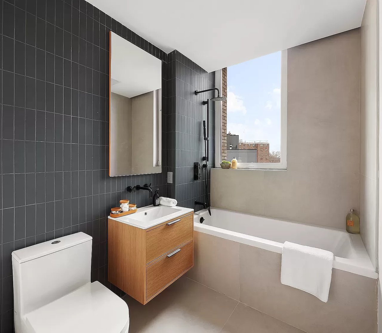 128 Woodpoint Road #4