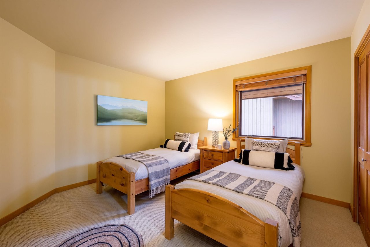 8107 Muirfield Cres