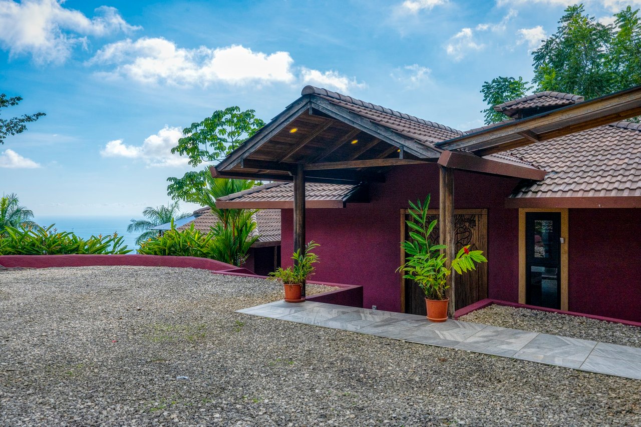 Stunning Ocean Views at Casa Perezoso