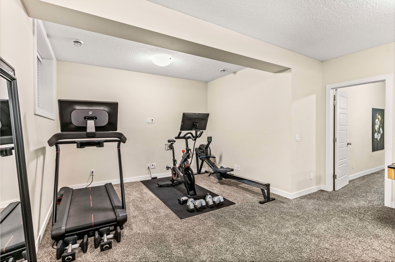 208 Mahogany Bay SE