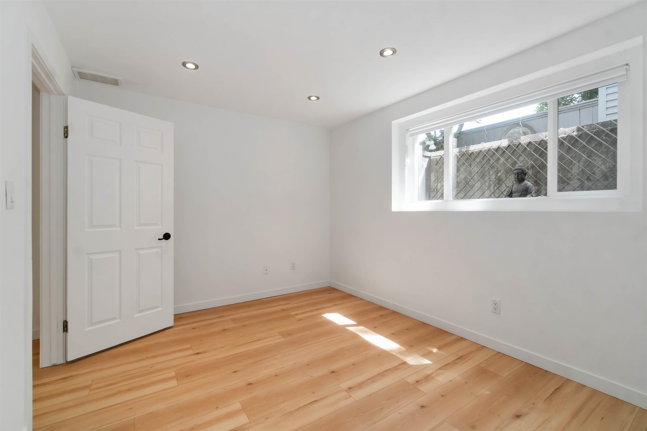 1583 Bowser Ave