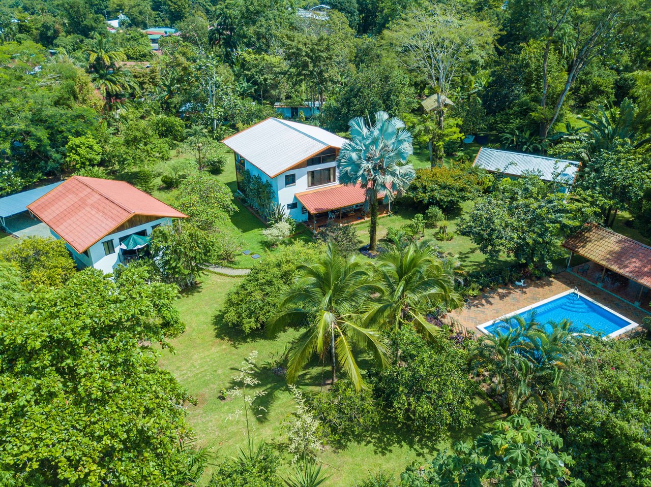 3 Home Acreage- Sustainable Living