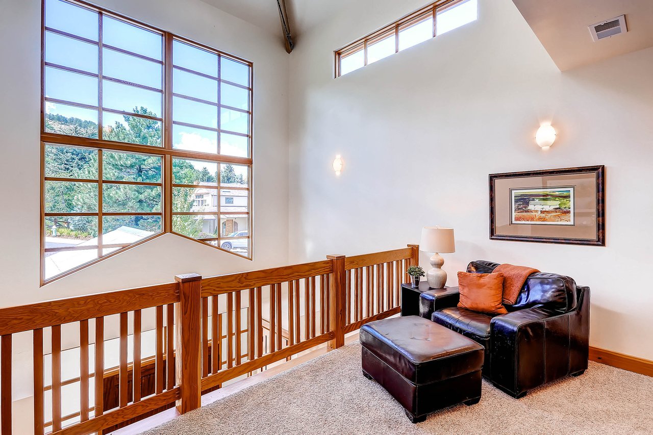 1052 Rosehill Dr