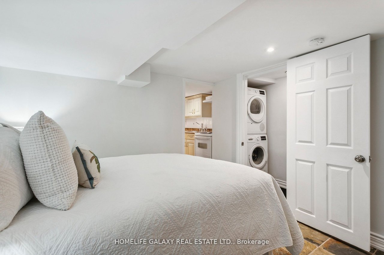 16 Jerome St