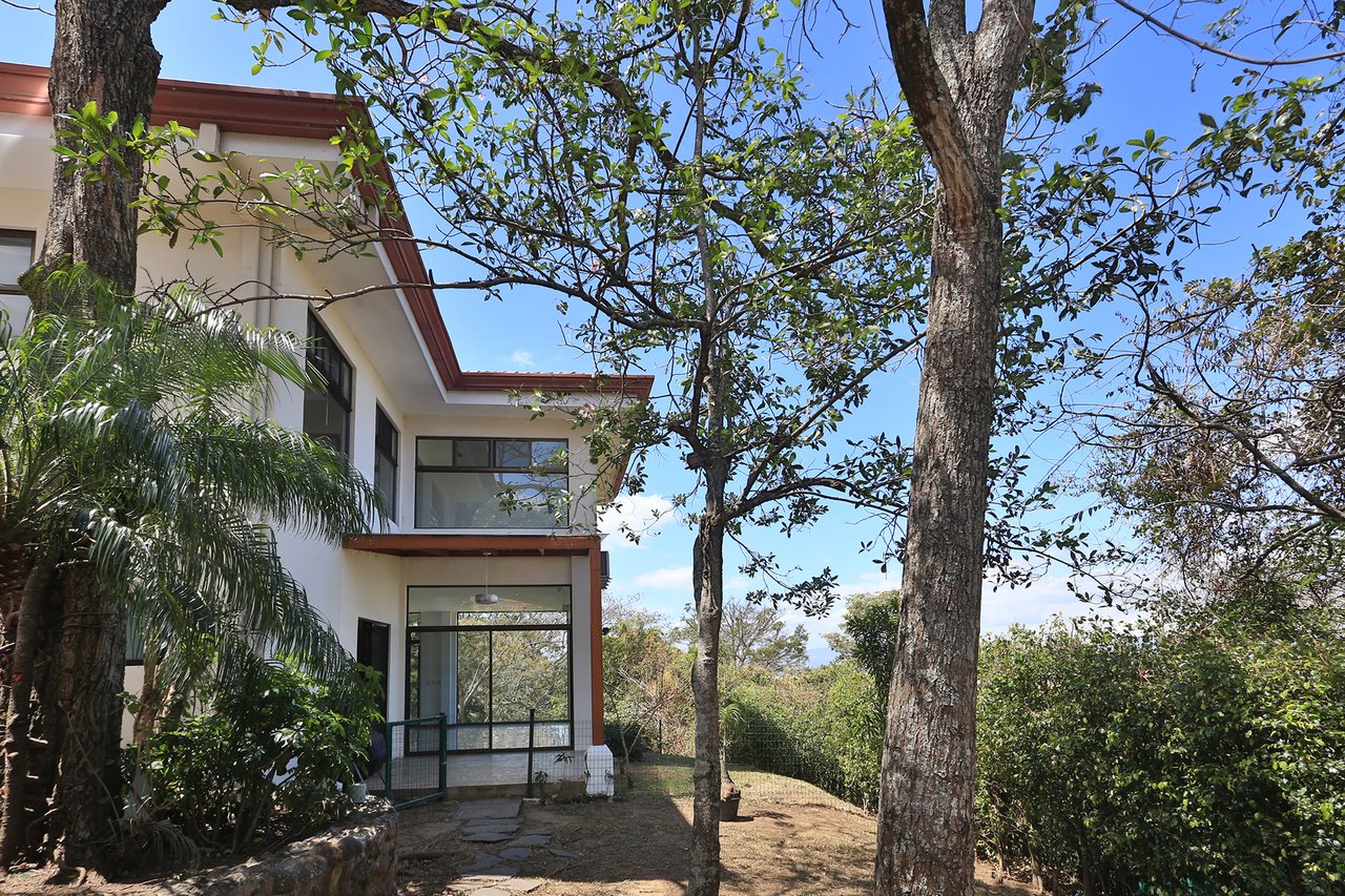 Panoramic View Terrace Residence, Ciudad Colon, San Jose