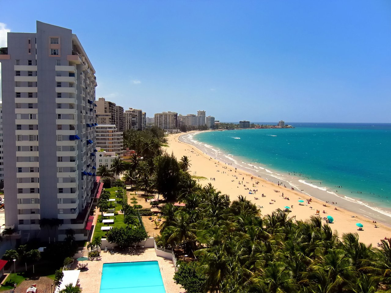 city next to the sea in Isla Verde