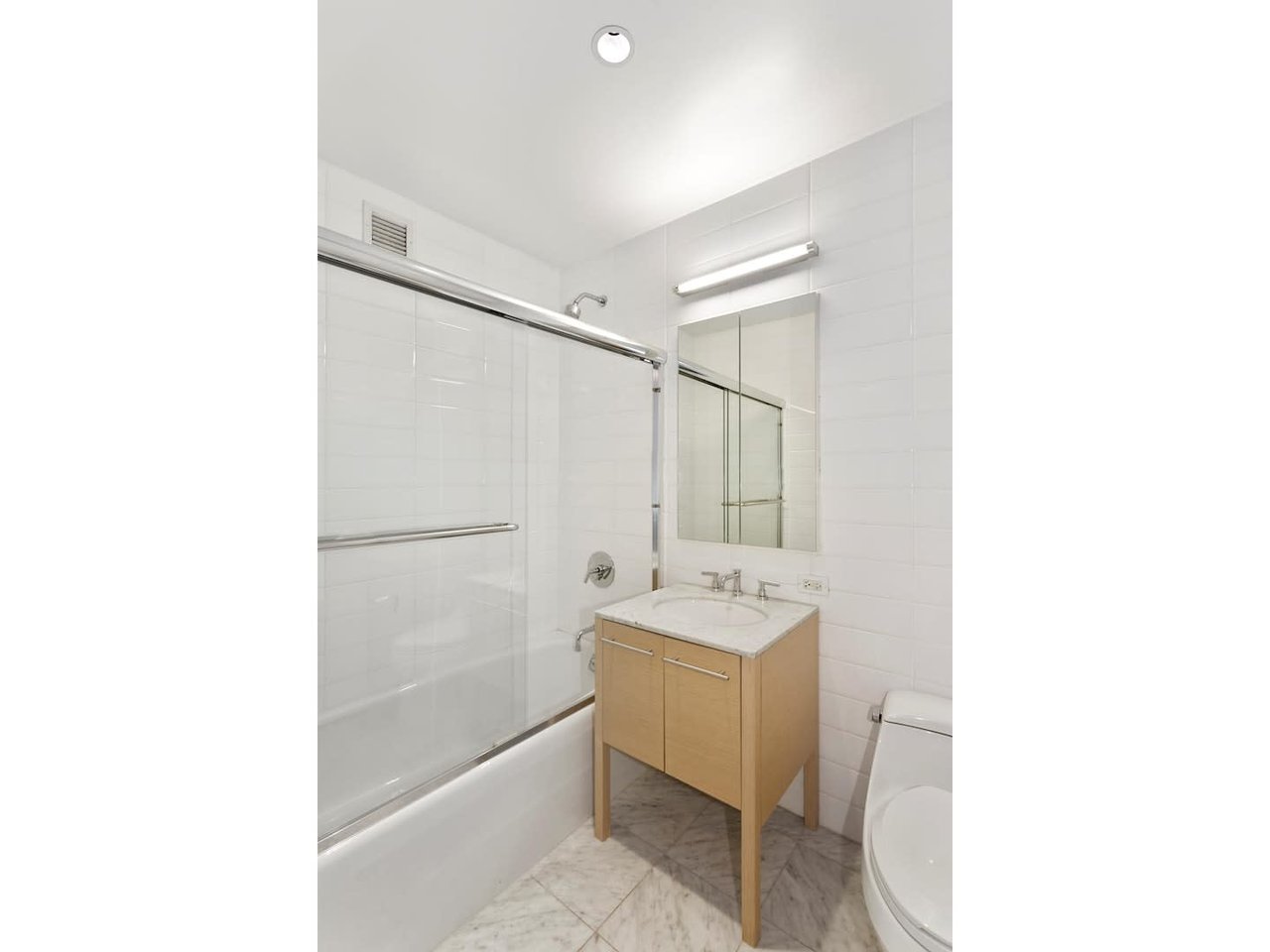 310 E 53rd St #10B