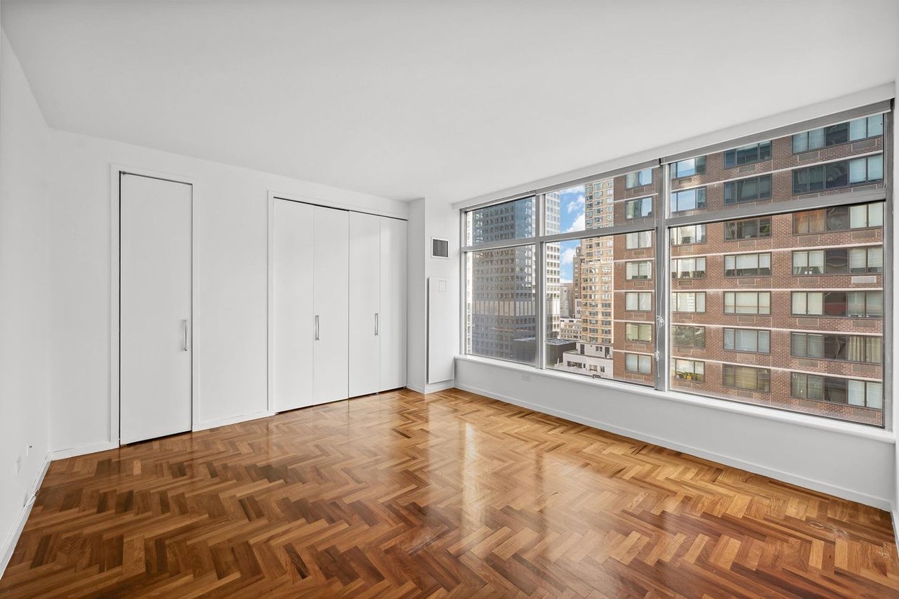 250 E 54th St, Unit 18C
