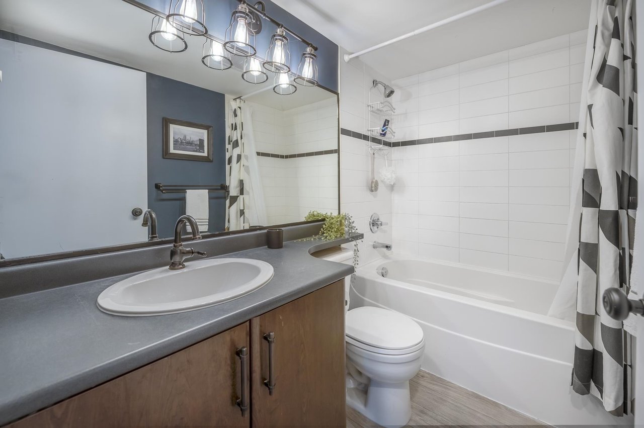 307-688 Abbott St