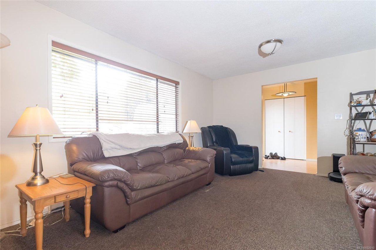 2838 Acacia Dr