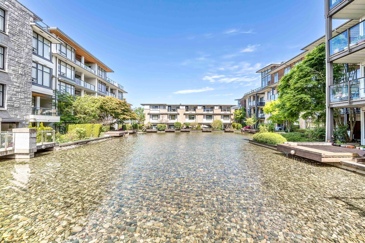210-5989 Iona Dr