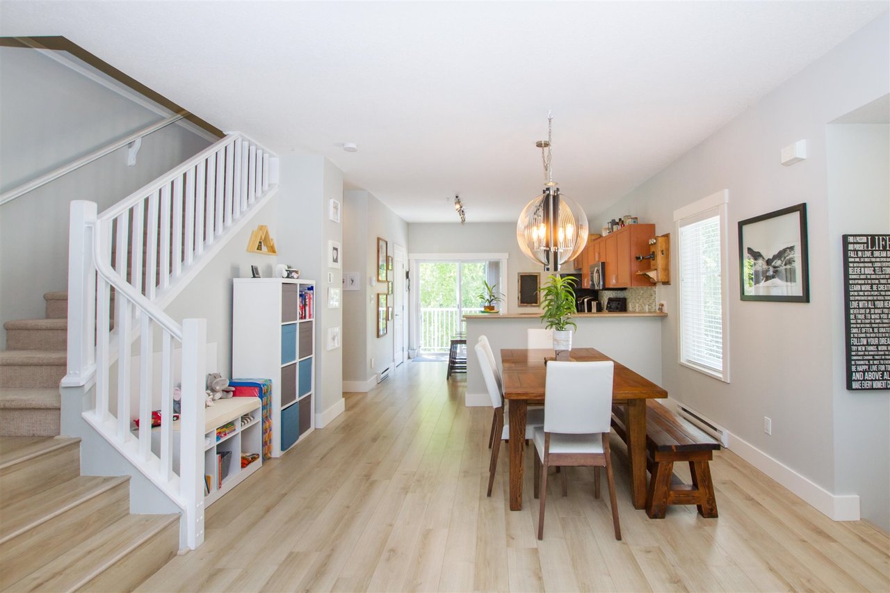 11-1800 Mamquam Rd