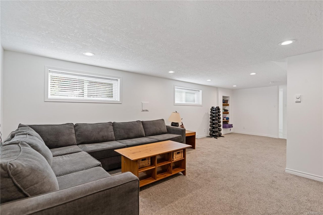 1228 Pearce Cres