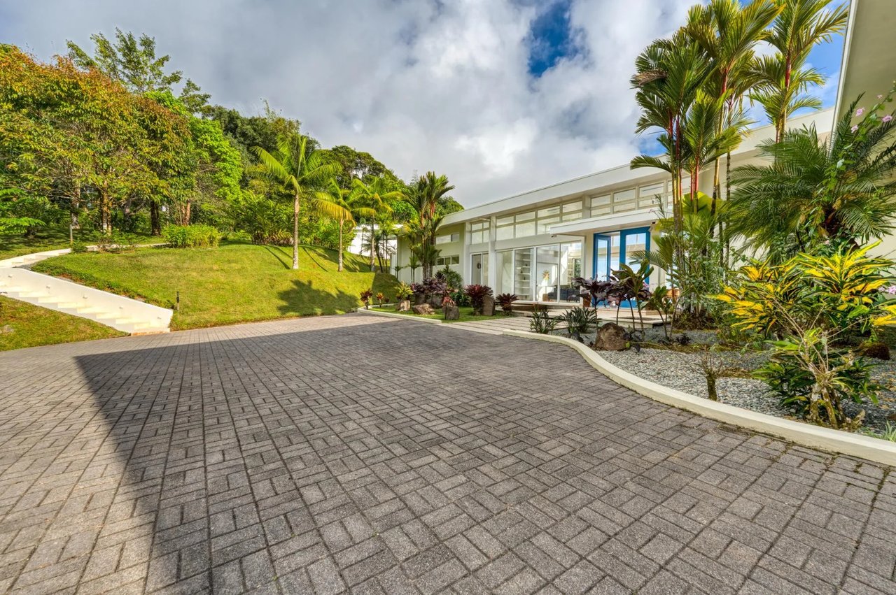 Solar Powered Luxury Home, Dominical, Puntarenas