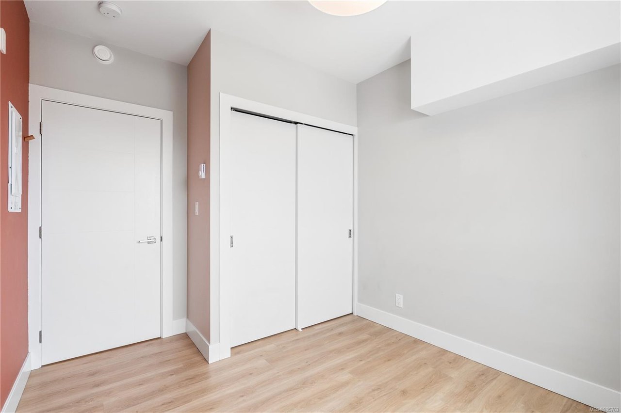401-835 Dunsmuir Rd