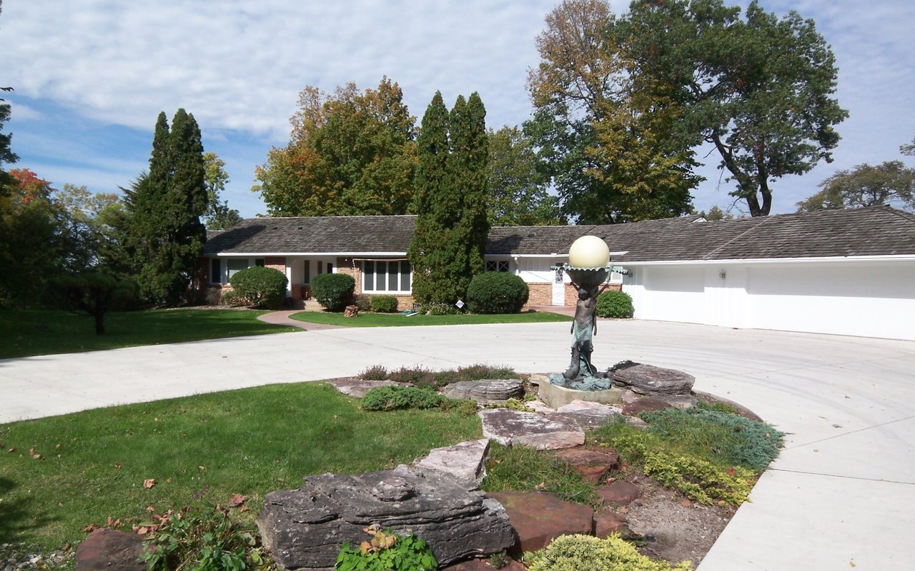 20670 Linwood Rd | Deephaven