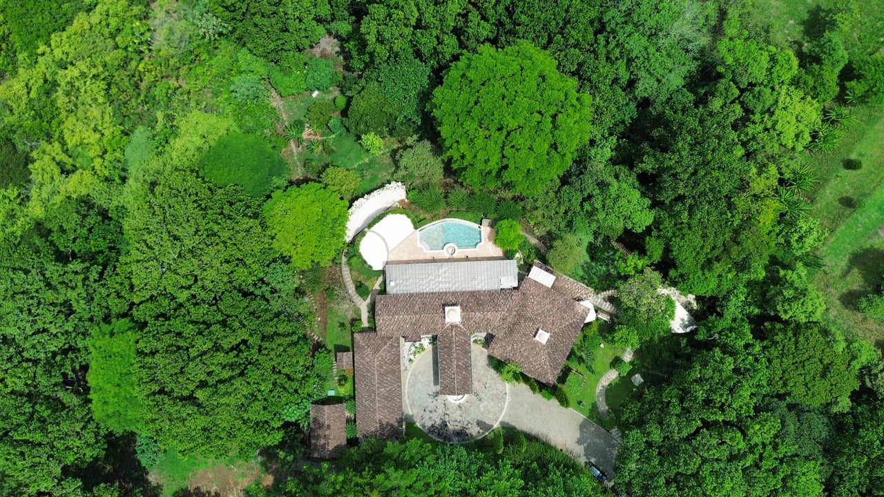 Tuscan Estate with Infinity Pool, Guacima, Alajuela