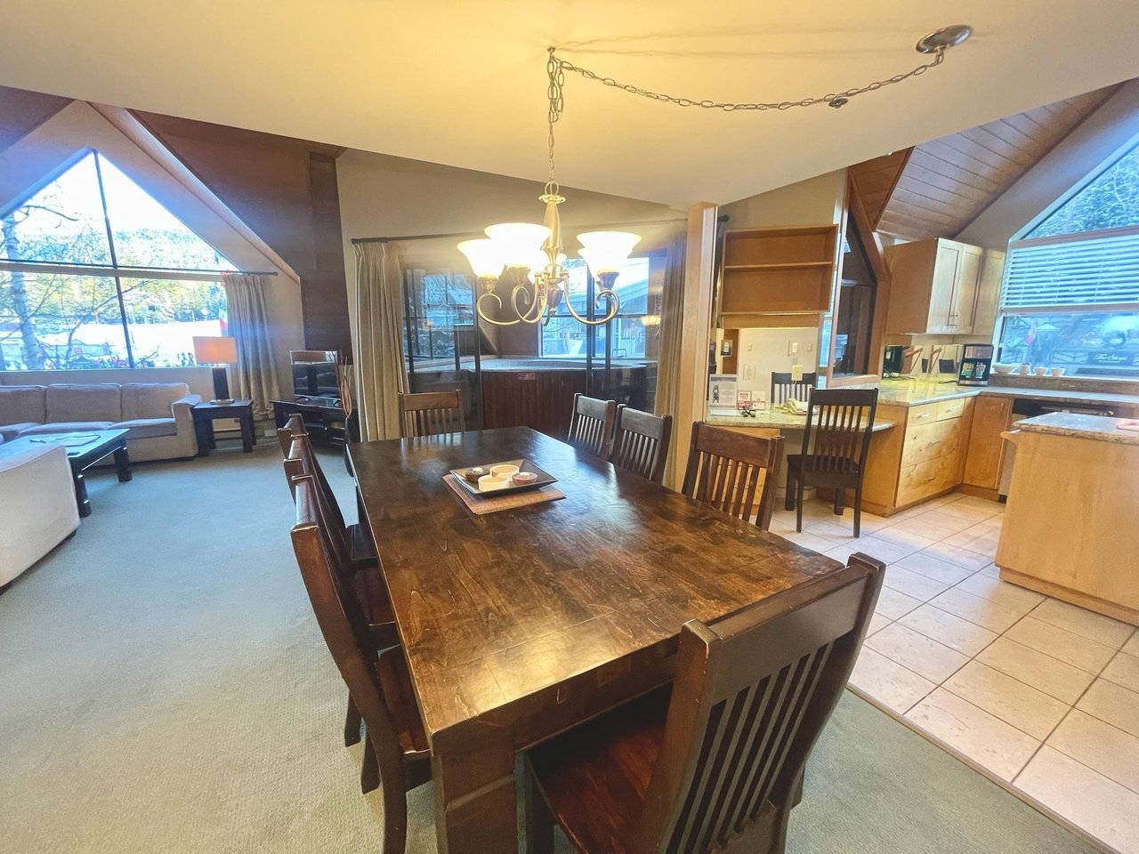906-4293 Mountain Square