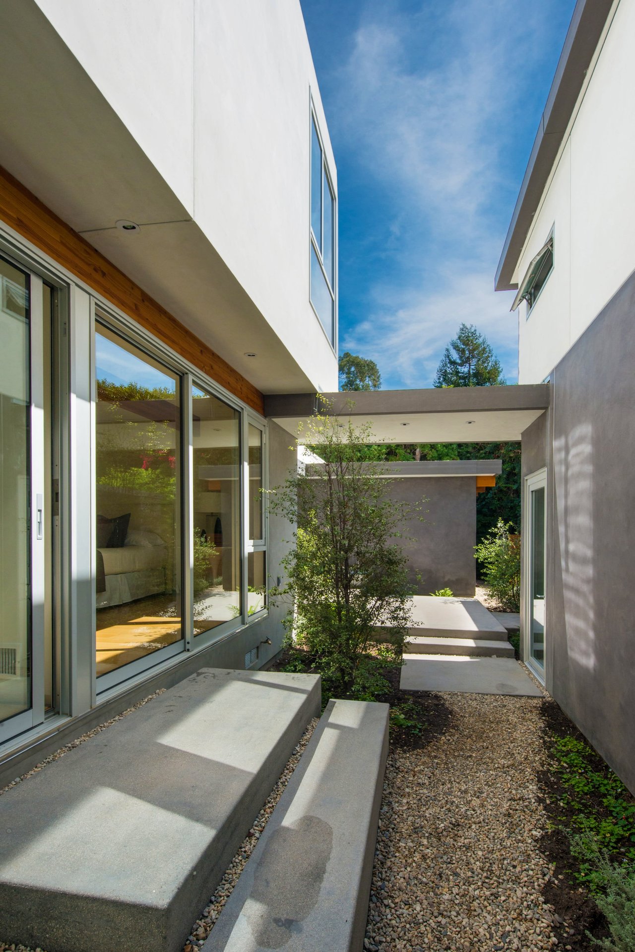 1710 Mandeville Canyon Rd