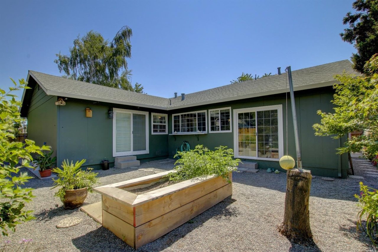 1617 Caulfield Ln