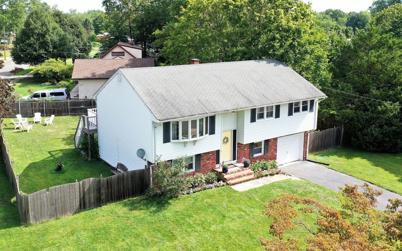 8 LANGMOORE DR