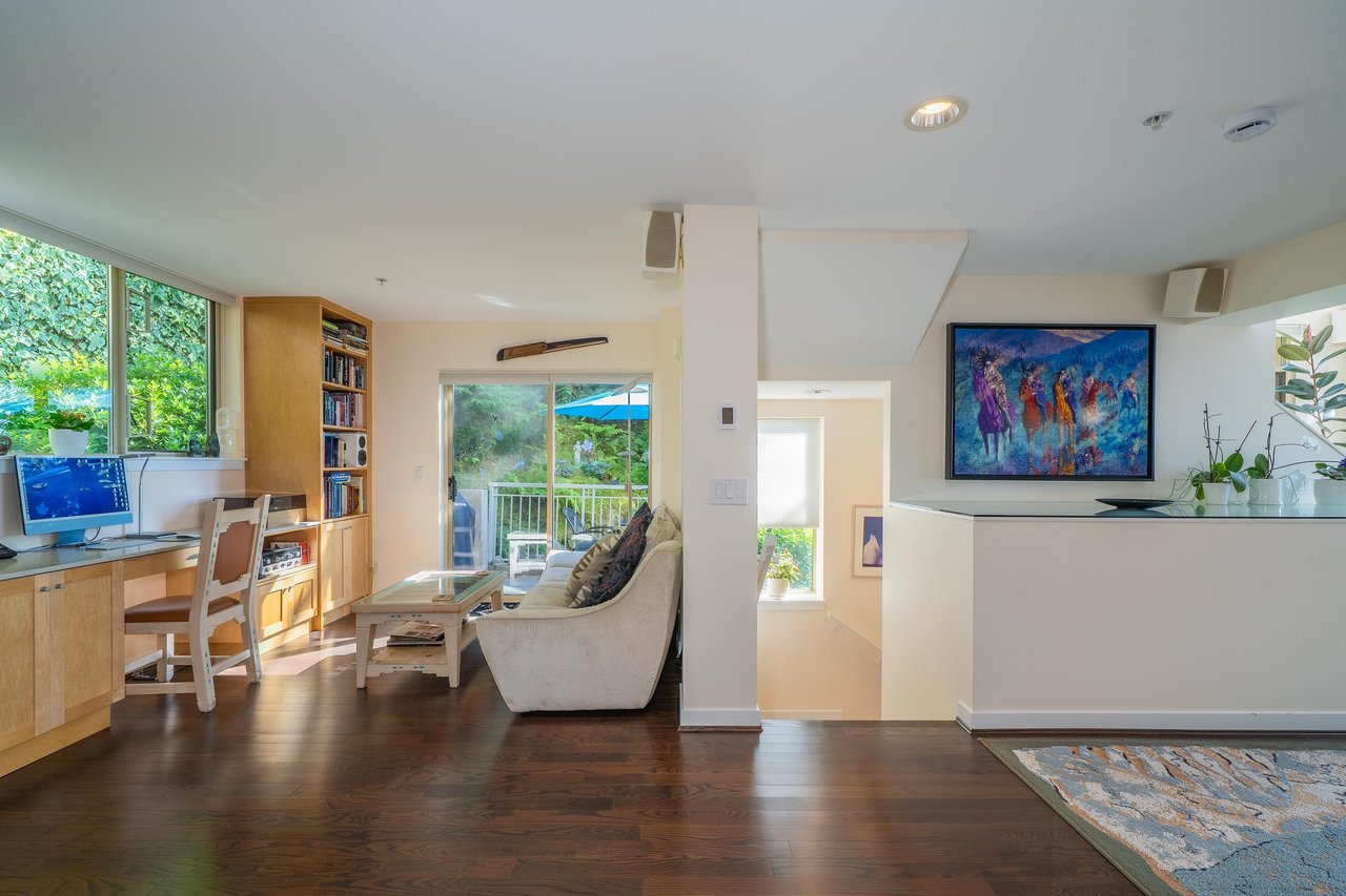 8664 Seascape Dr