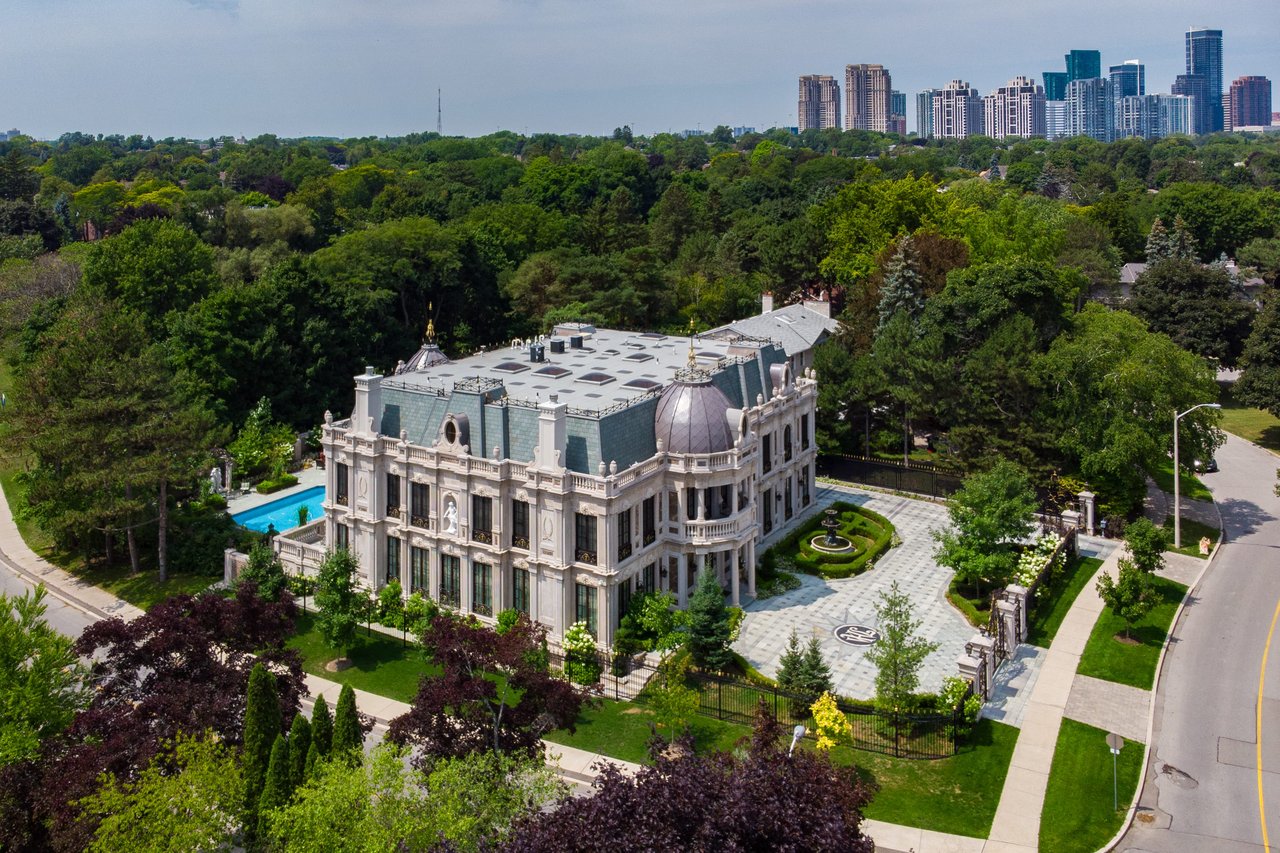 The Schitt's Creek Mansion