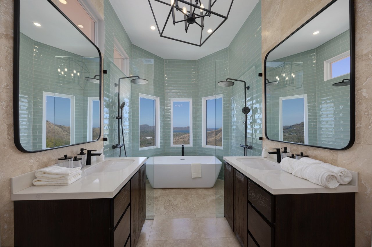 Renovated Tropical Ocean Estate, Flamingo, Guanacaste