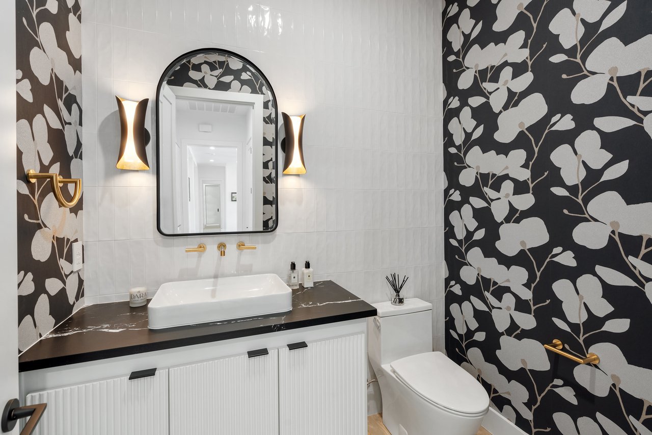 Austin-Elegance in Lake Travis ISD