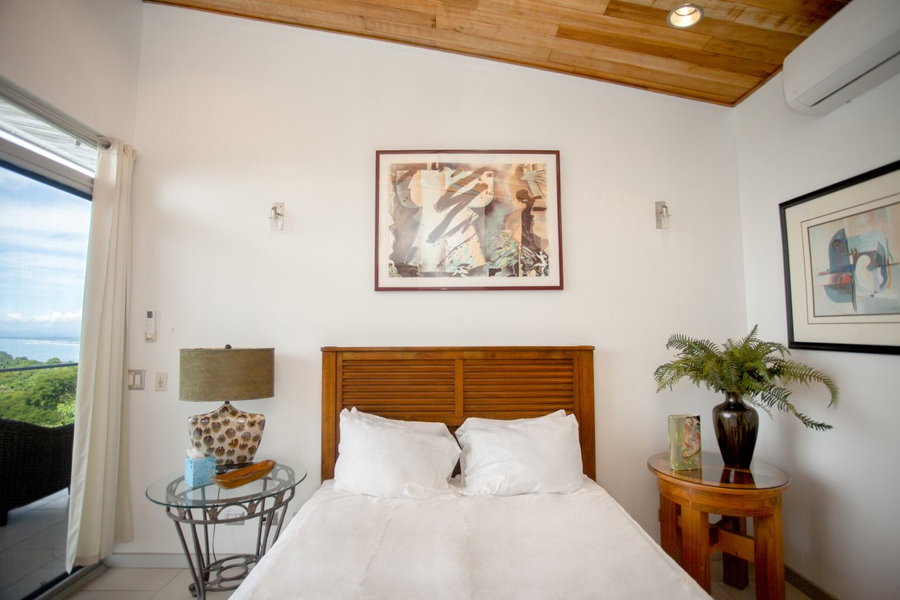 Solar Powered Hilltop Estate, Manuel Antonio, Puntarenas