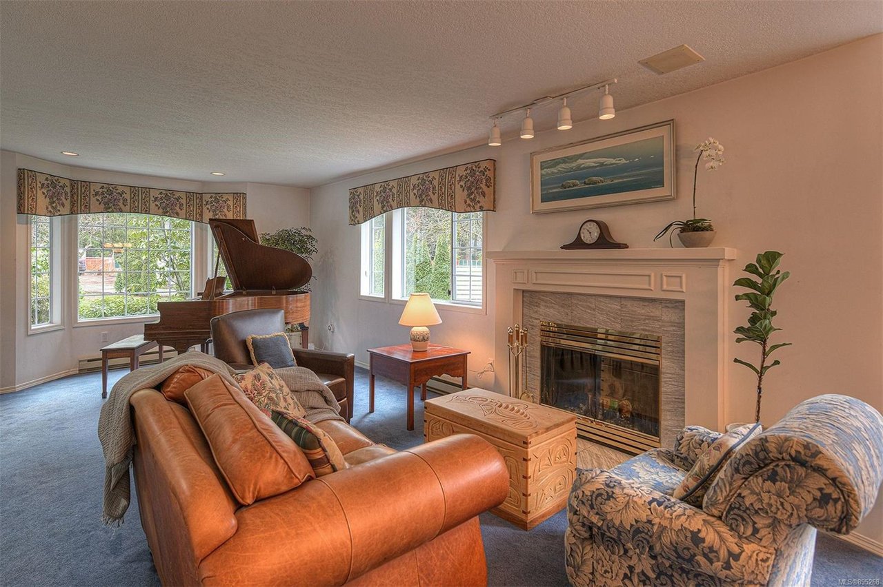751 Helvetia Cres