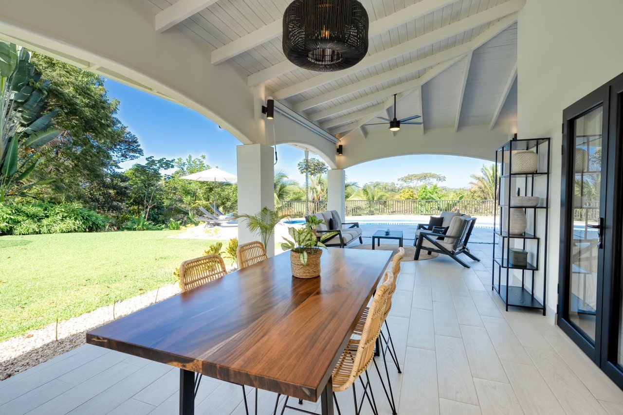 Modern Mountain Pool Home, Ojochal, Puntarenas