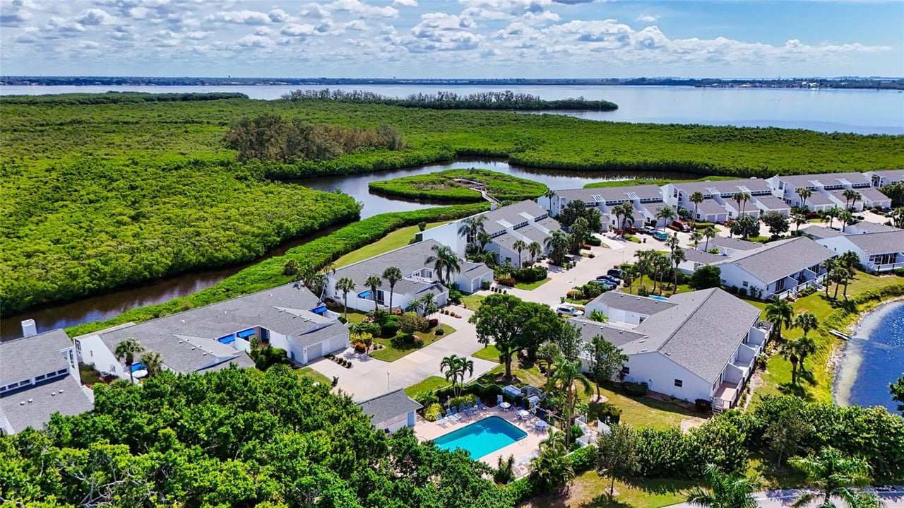 🎉🏡JUST SOLD🏡🎉 835 WATERSIDE LN, BRADENTON, FL 34209