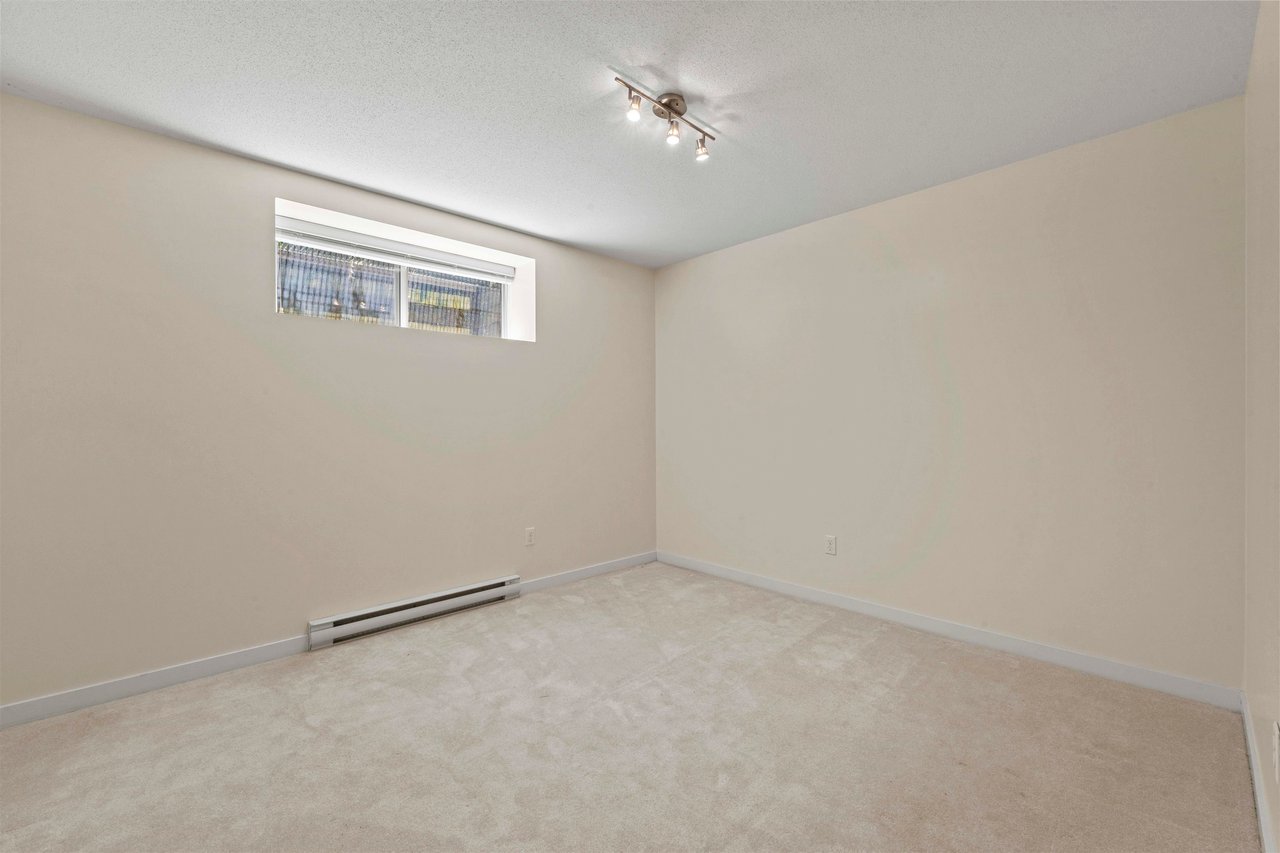 74-2738 158 St