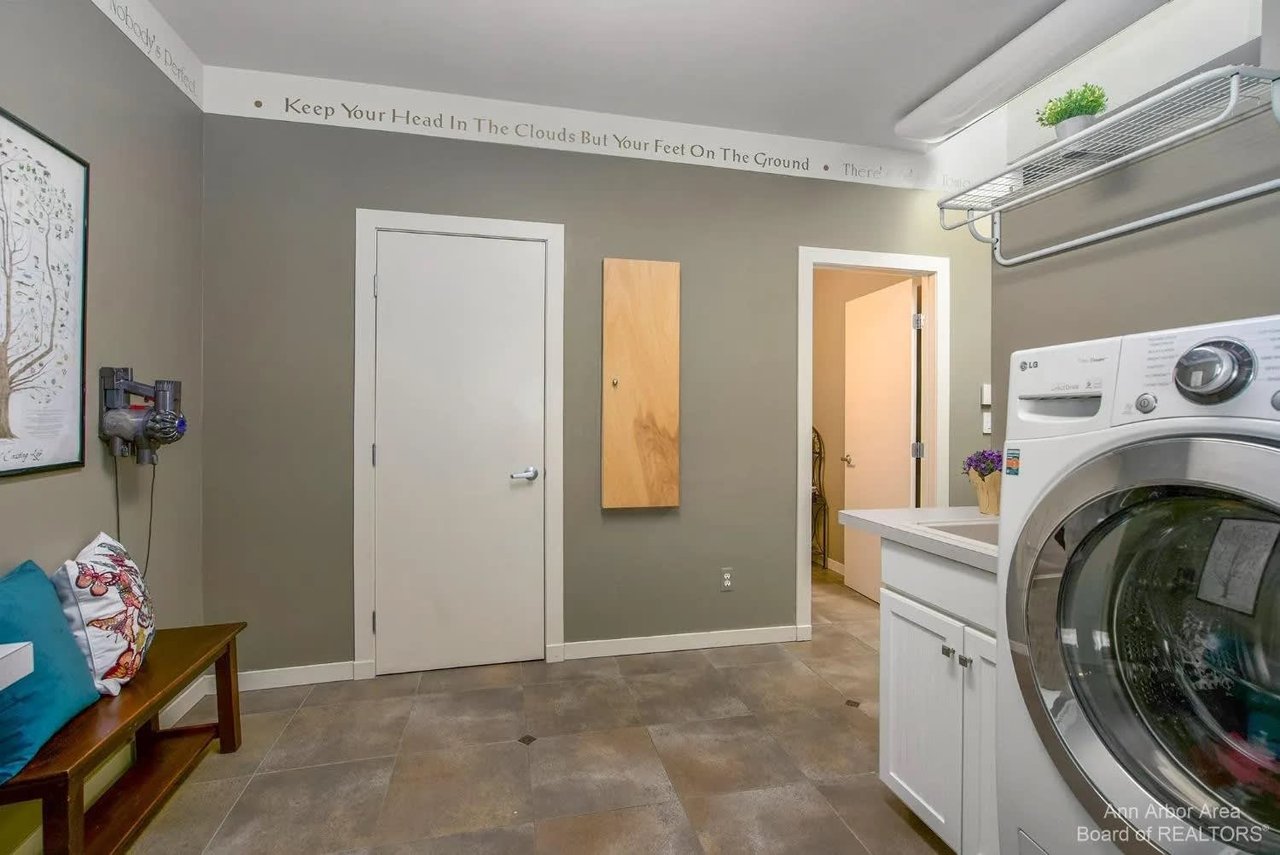 2566 Thornapple Drive, Ann Arbor, MI 48103